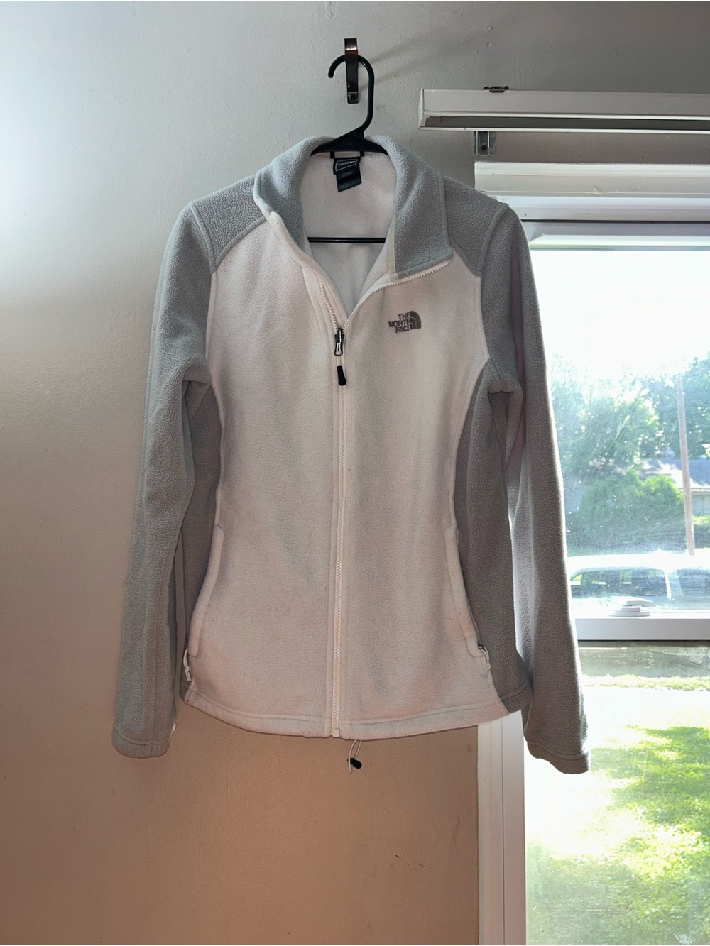 The North Face Women's White and Light Gray Teddy Fleece Jacket